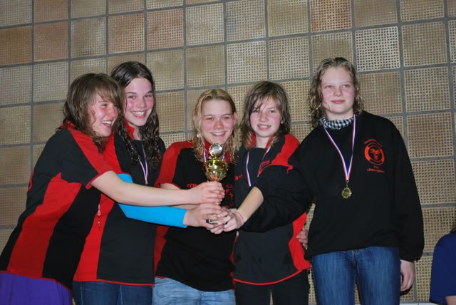 Meisjesploeg Nederlands kampioen vlnr. Juliëtte op 't Veld, Saskia Turlings, Linda van Wegberg, Floortje Hover en Fiona Meuffels