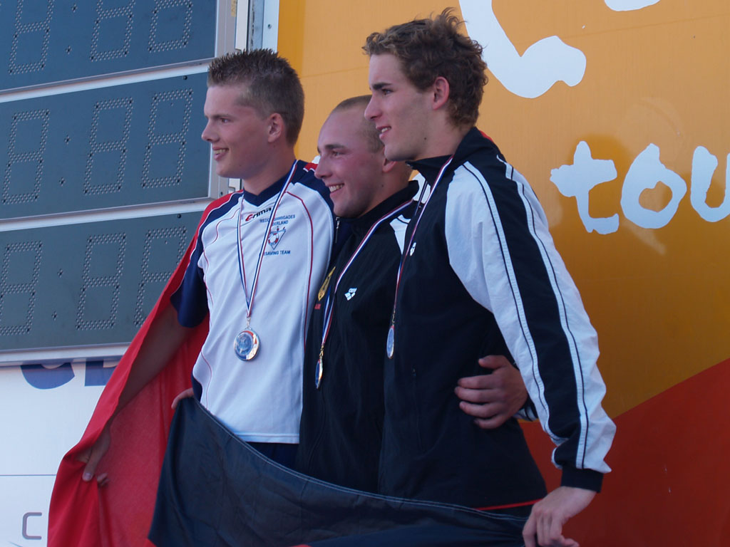 Martin (links) op het podium van de 100m lifesaver @ EJK 2007. (Kijkersvraag: wat is de bijnaam van de man die uiterst rechts staat?)